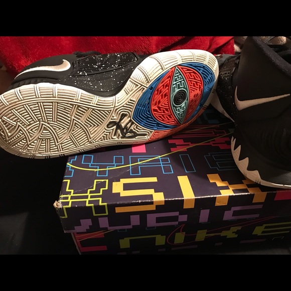 Nike shoes - Picture 3 of 7